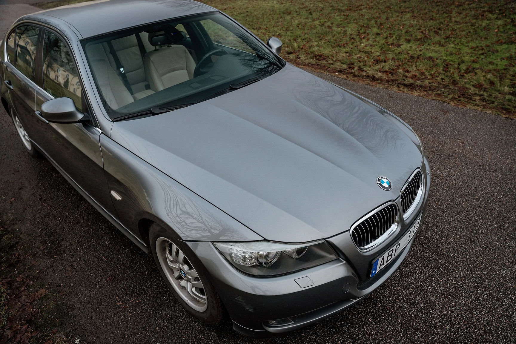 Exterior image of 2010 BMW 325i Sedan (9)