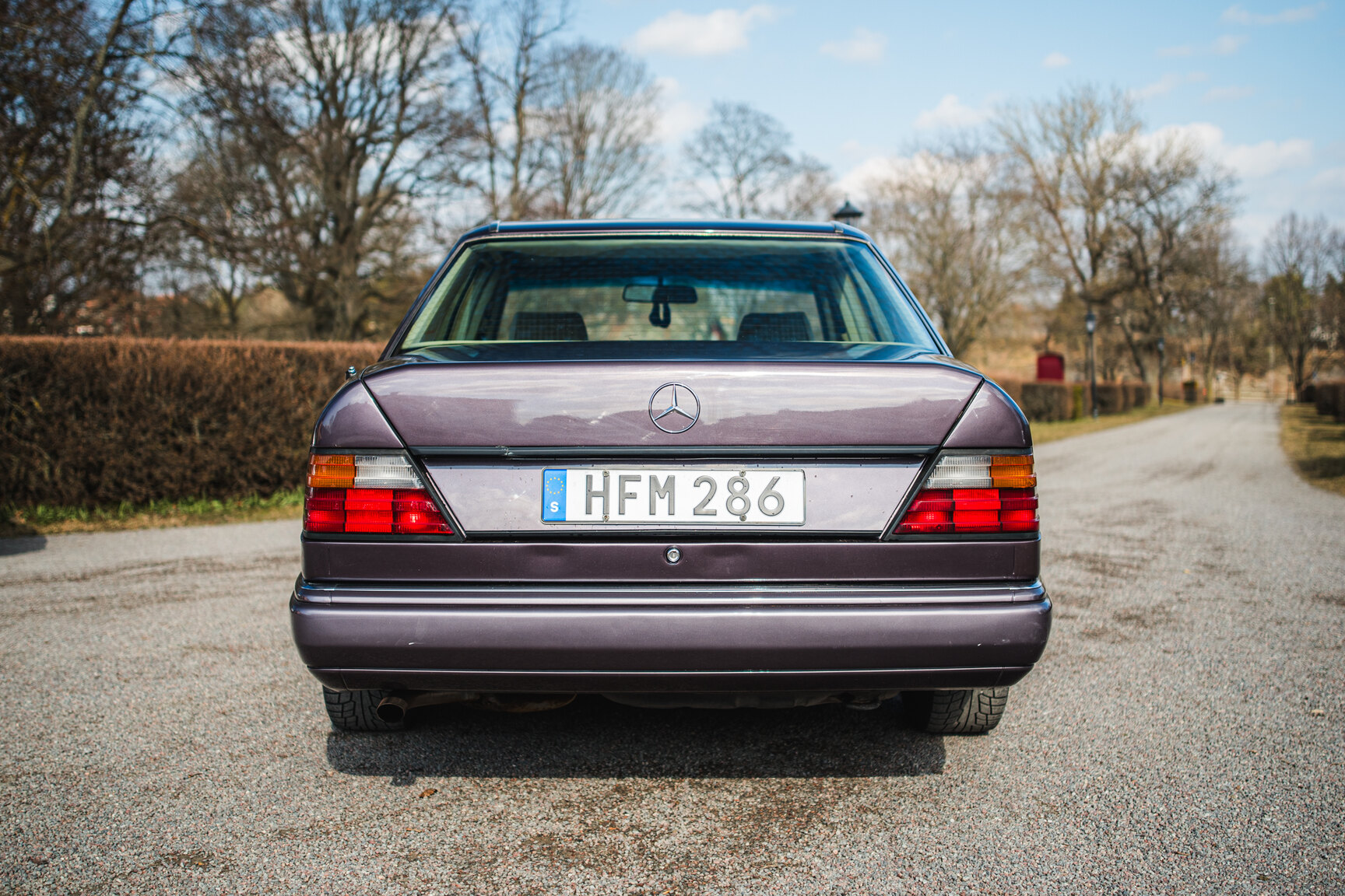 Exterior image of 1993 Mercedes-Benz E 220