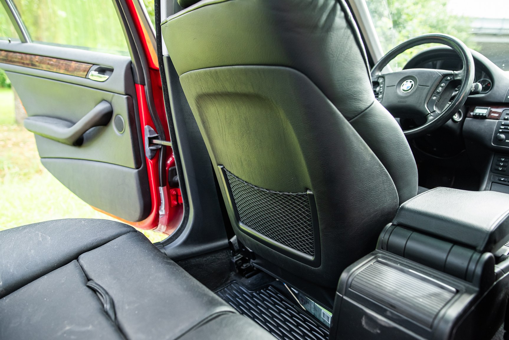 Interior image of 2001 BMW 330Xi