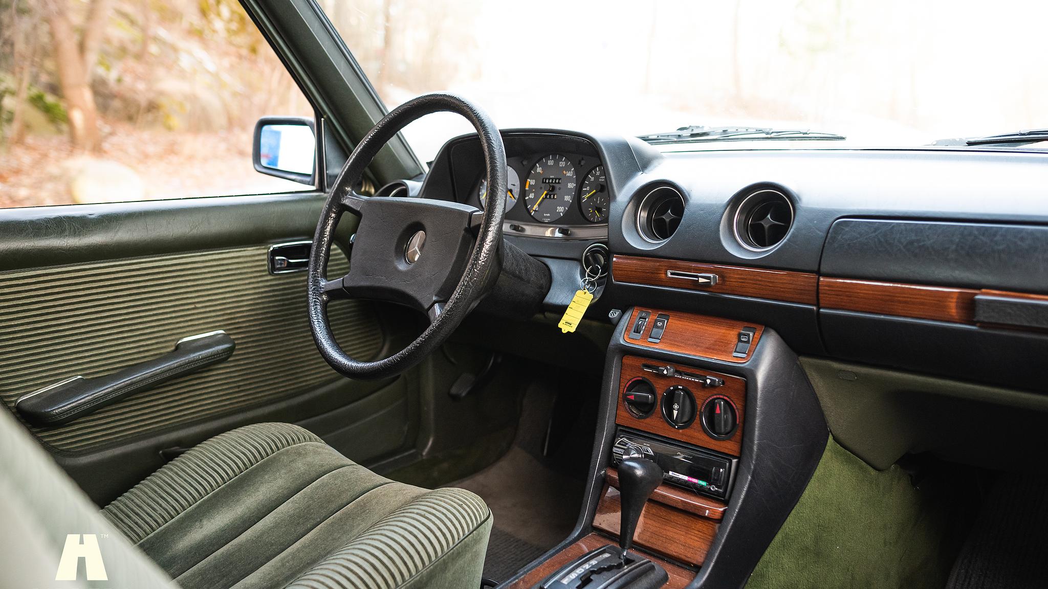 Interiörbild 1985 Mercedes-Benz 200 Series 3  (38)