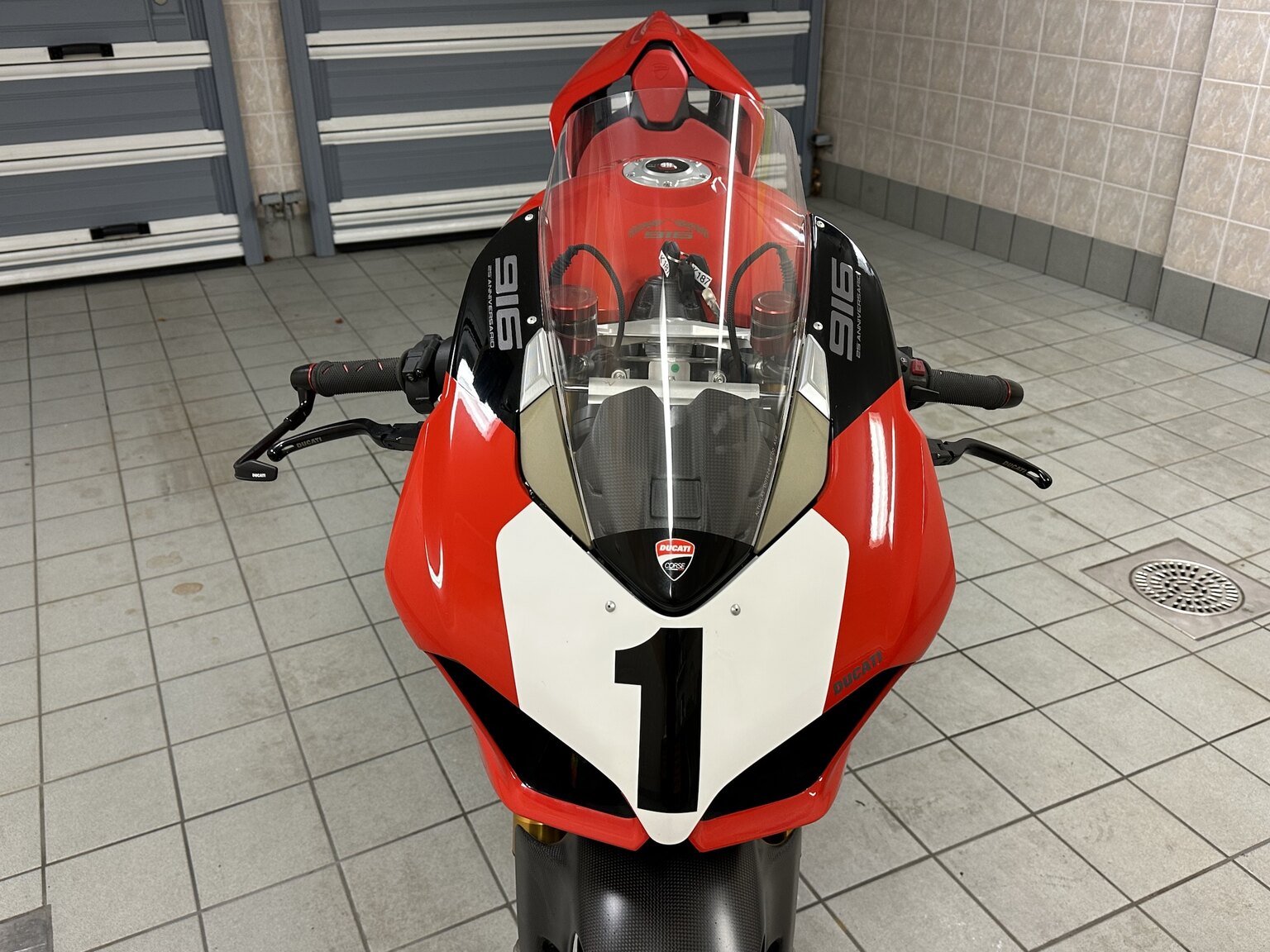 Exterior image of 2020 Ducati Panigale V4 25° Anniversario (14)
