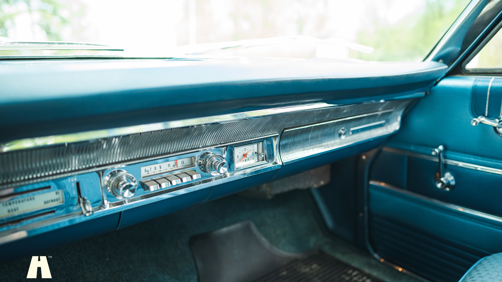 Interior image of 1963 Mercury Monterey Custom 4-door (10)