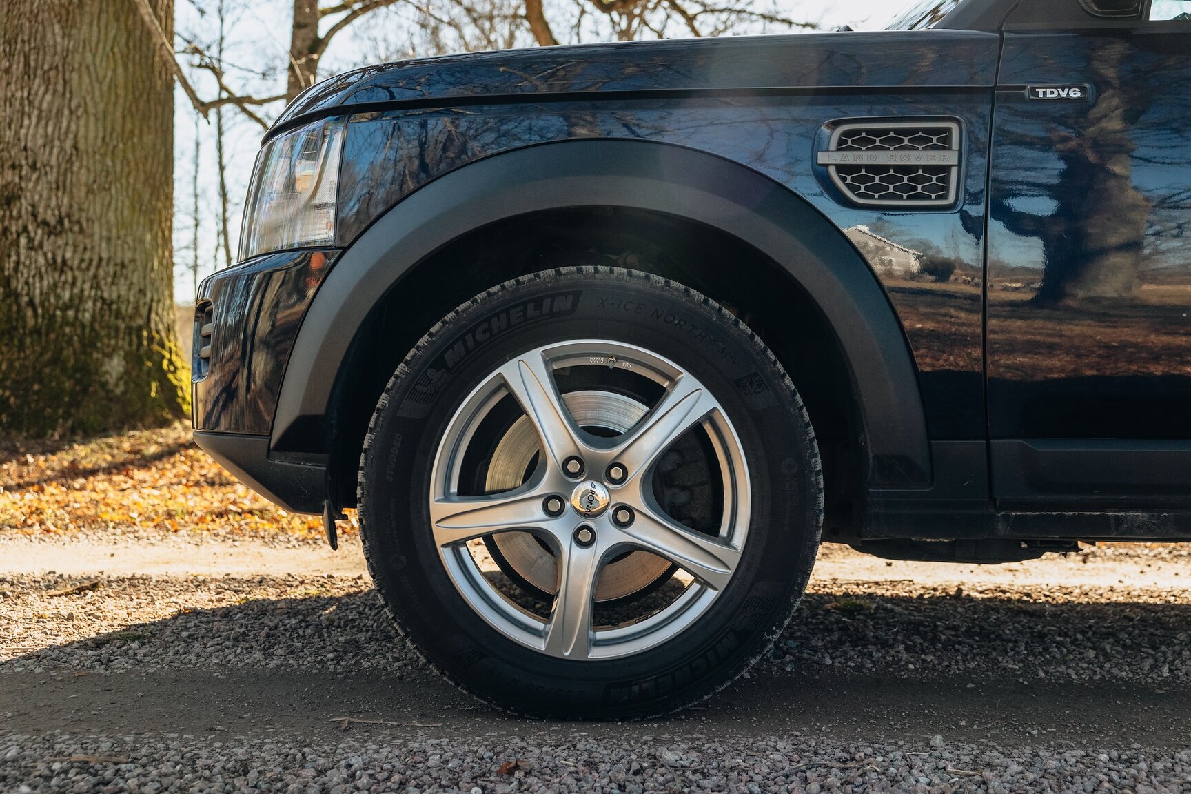 Exterior image of 2015 Land Rover Discovery 3.0 TDV6