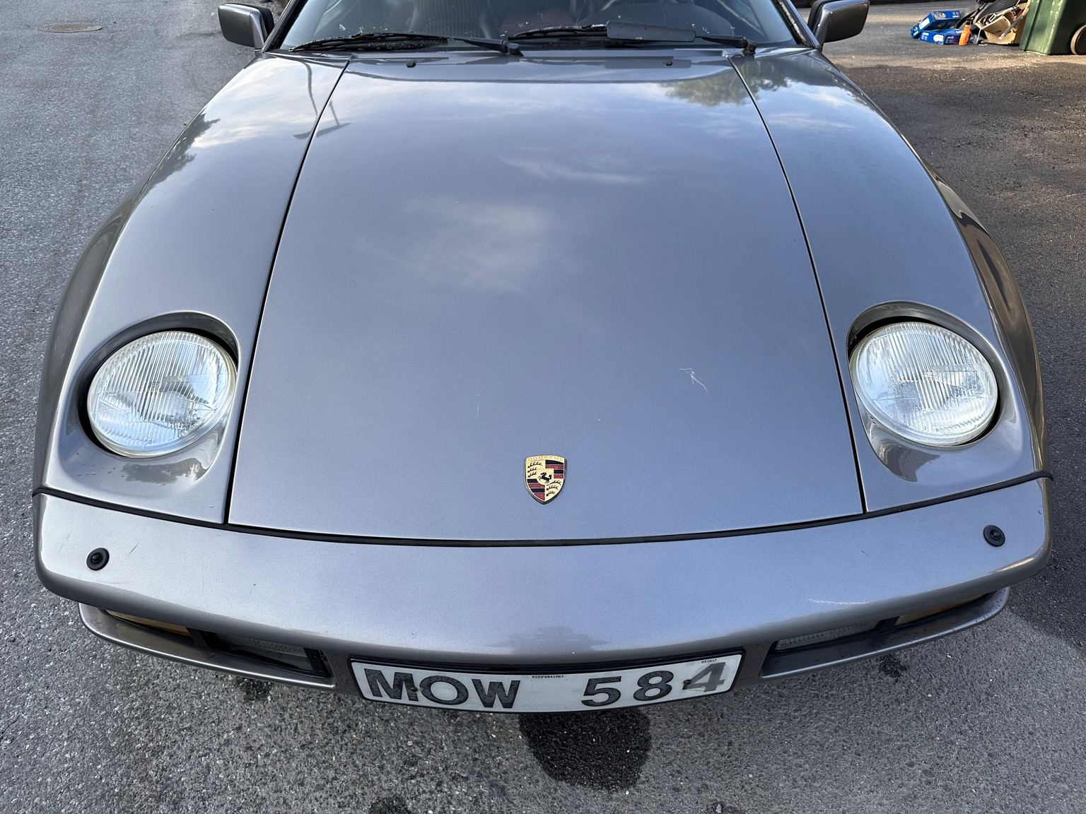 Exterior image of 1985 Porsche 928 (14)