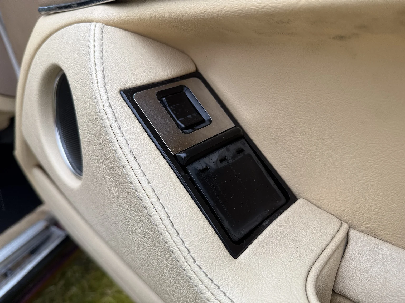 Innenraumfoto von 1991 Jaguar XJ40 Sovereign (47)