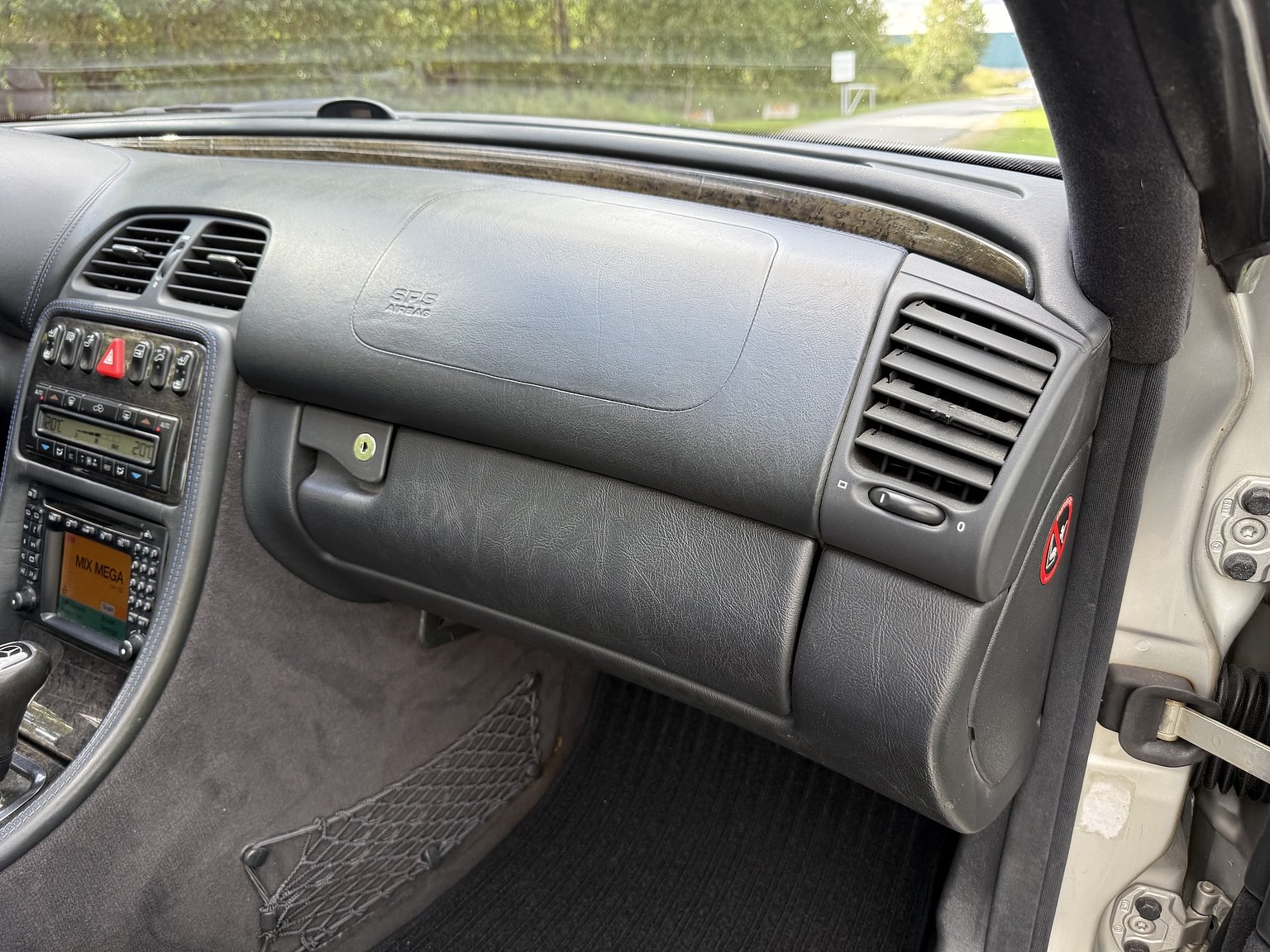Interior image of 2000 Mercedes-Benz CLK 55 AMG Coupé