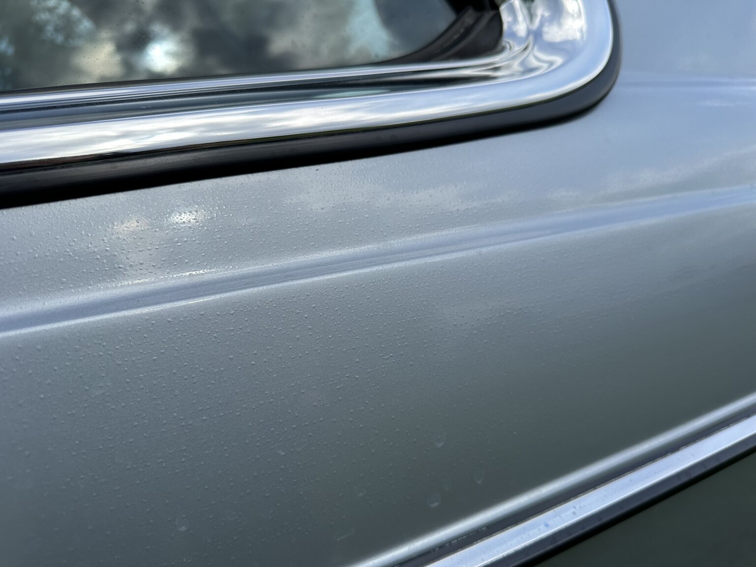Exteriörbild på 1984 Mercedes-Benz 230 CE