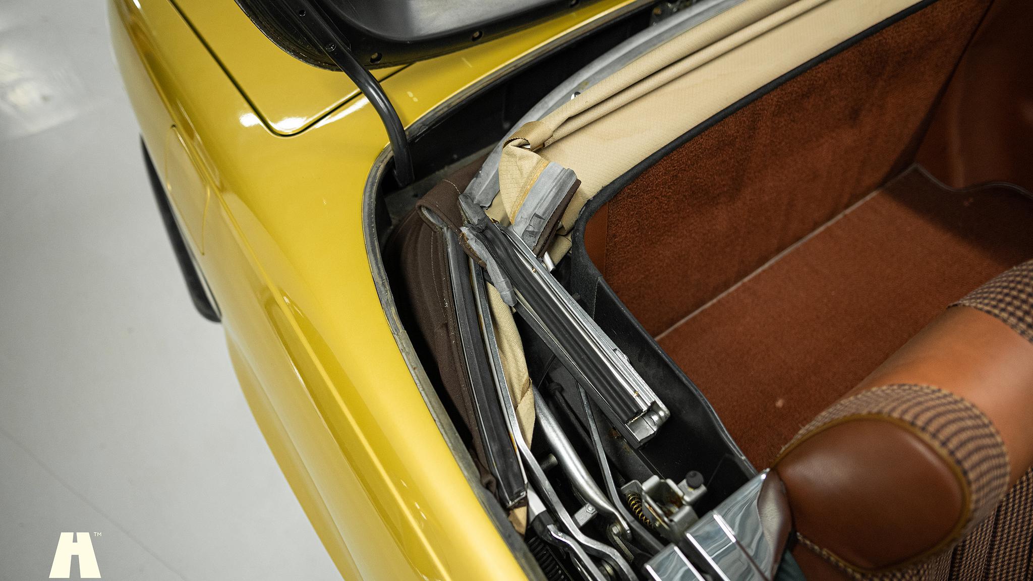 Aussenfoto 1975 Mercedes SL 350