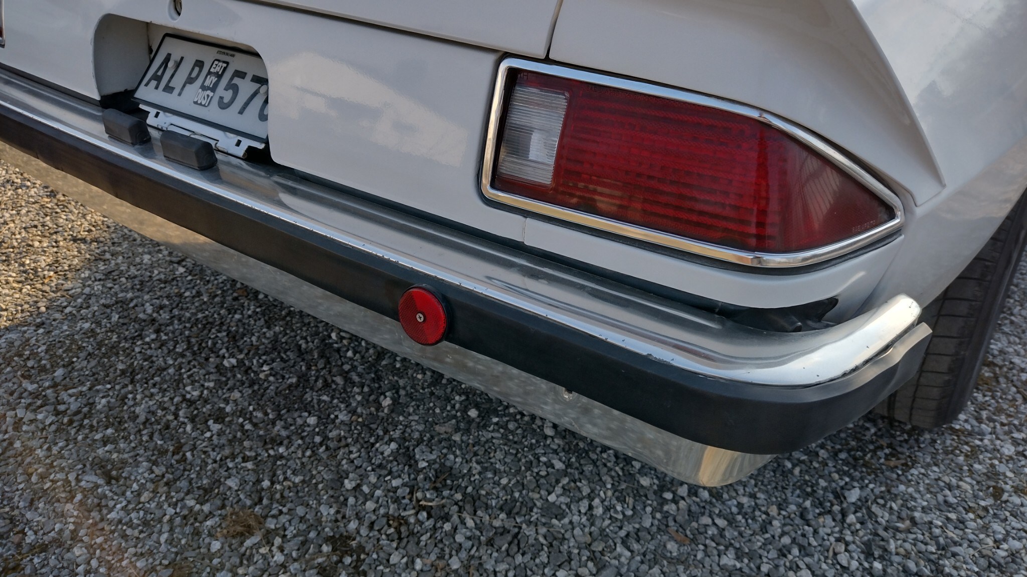 Exteriörbild på 1975 Chevrolet Camaro 307 (33)