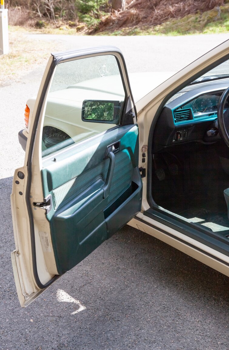 Interiörbild 1993 Mercedes-Benz 190 E 2.0