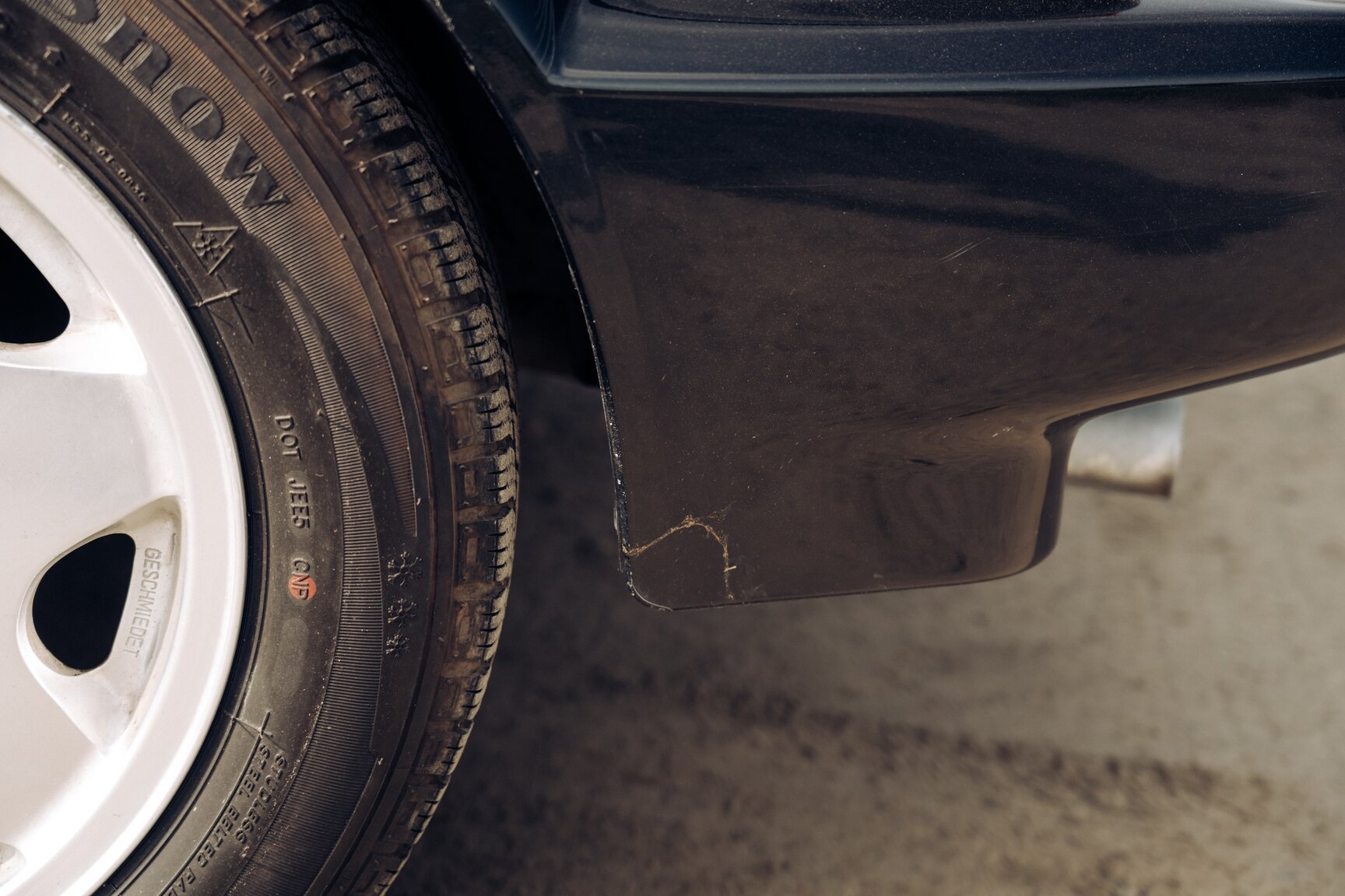 Exterior image of 1991 VW Golf Cabriolet "Etienne Aigner Edition"