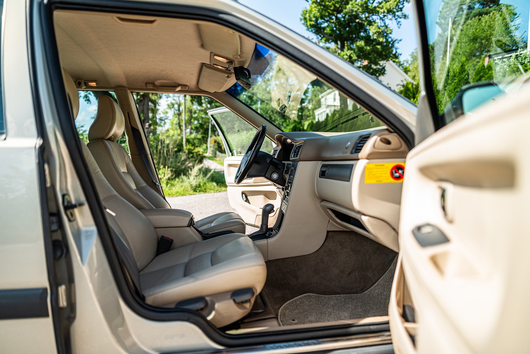 Interior image of 2000 Volvo V70 XC 2.4 T AWD 