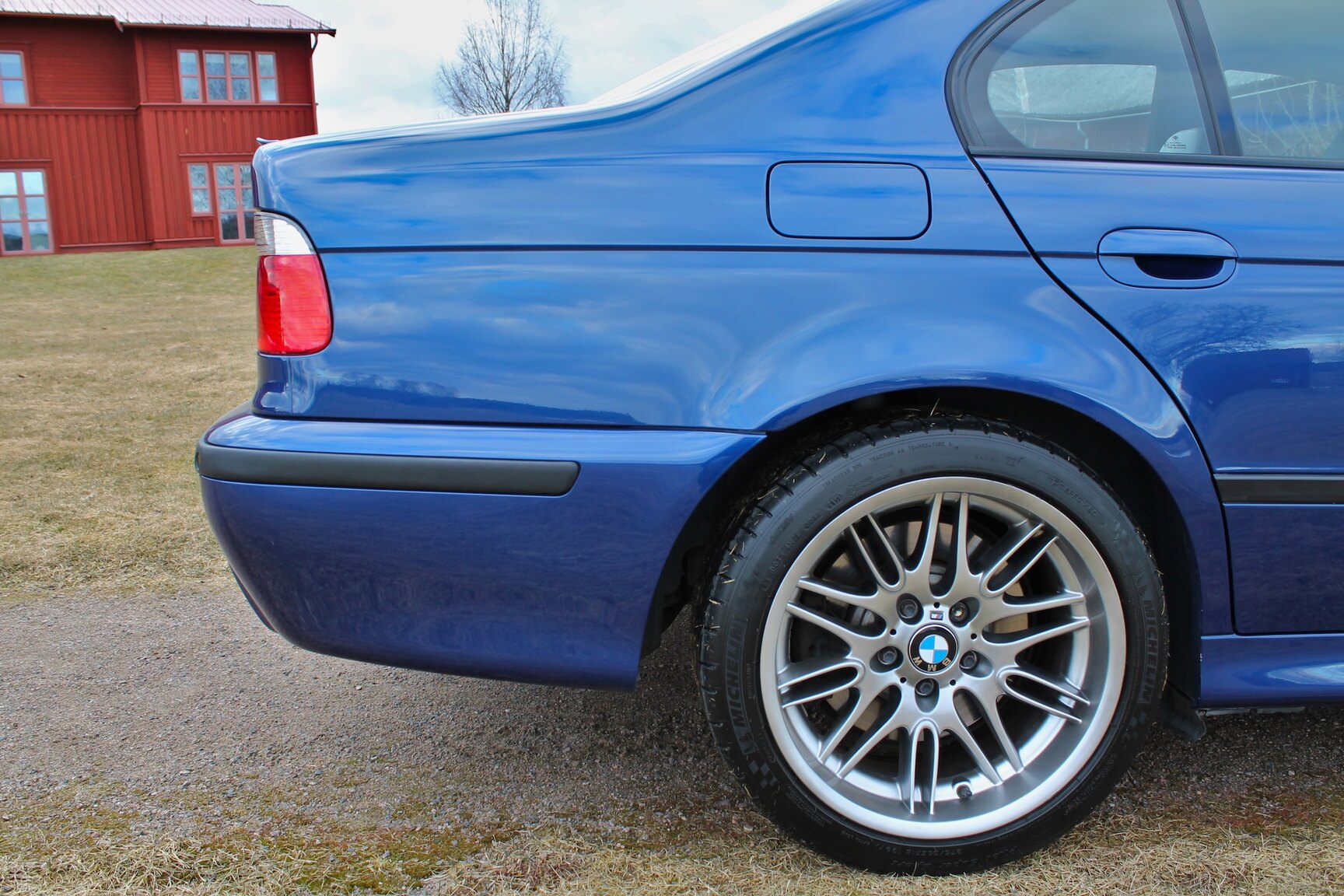 Exteriörbild på 2003 BMW M5