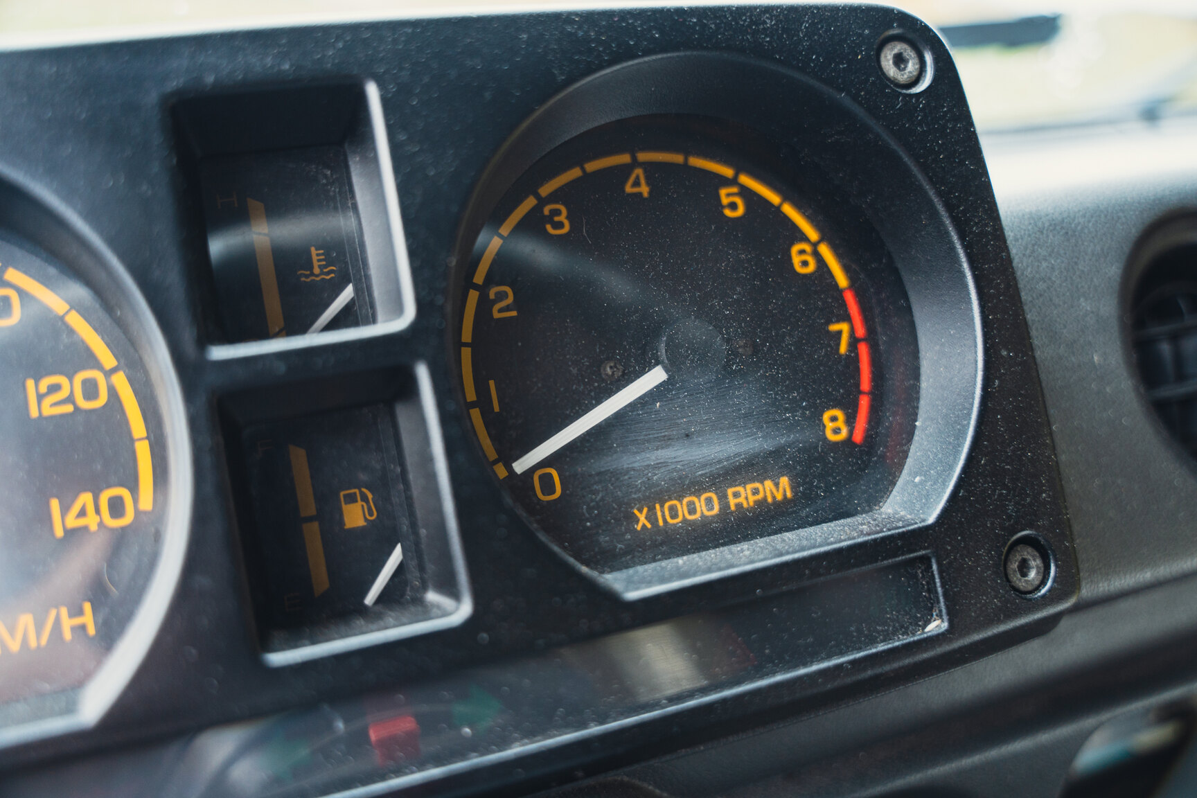 Interiörbild 1987 Suzuki SJ413 A-traktor
