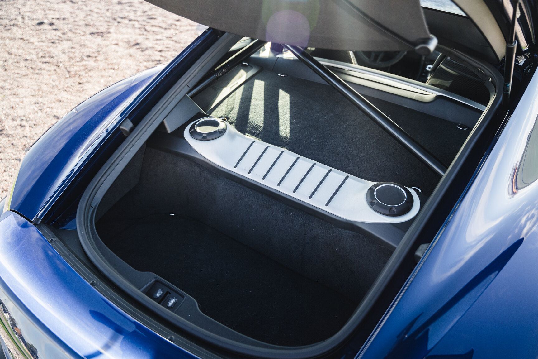 Innenraumfoto von 2020 Porsche 718 Cayman GT4