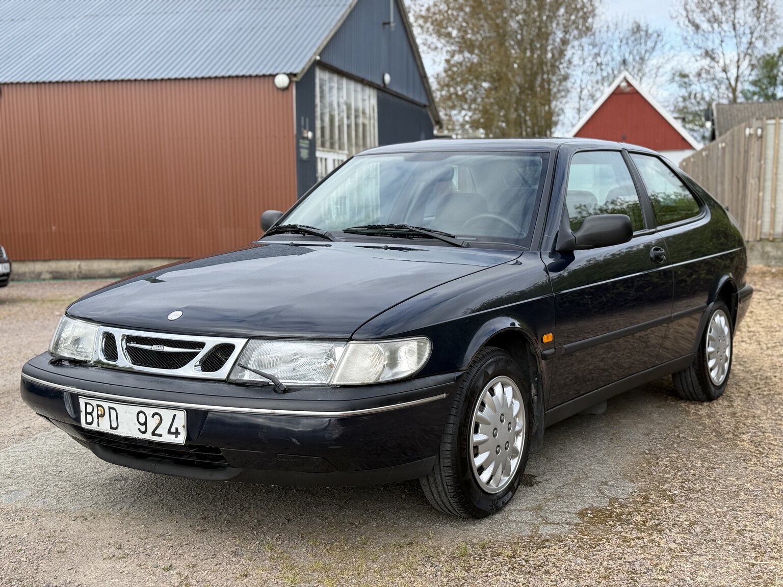 Exterior image of 1997 SAAB 900