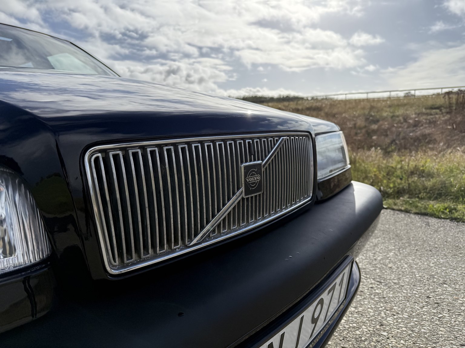 Exterior image of 1995 VOLVO 855 T5R T-5R