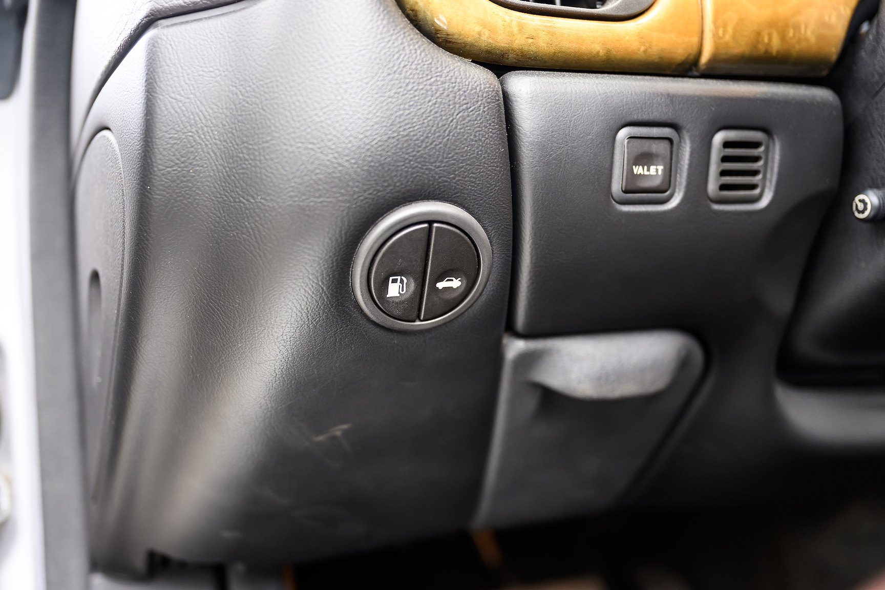 Interior image of 2001 Jaguar XKR Silverstone