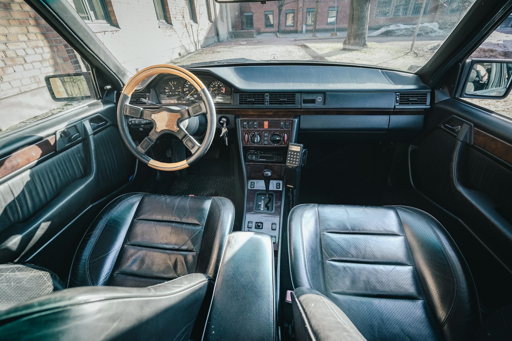 Interiörbild 1991 Mercedes-Benz 300E-24 (1)