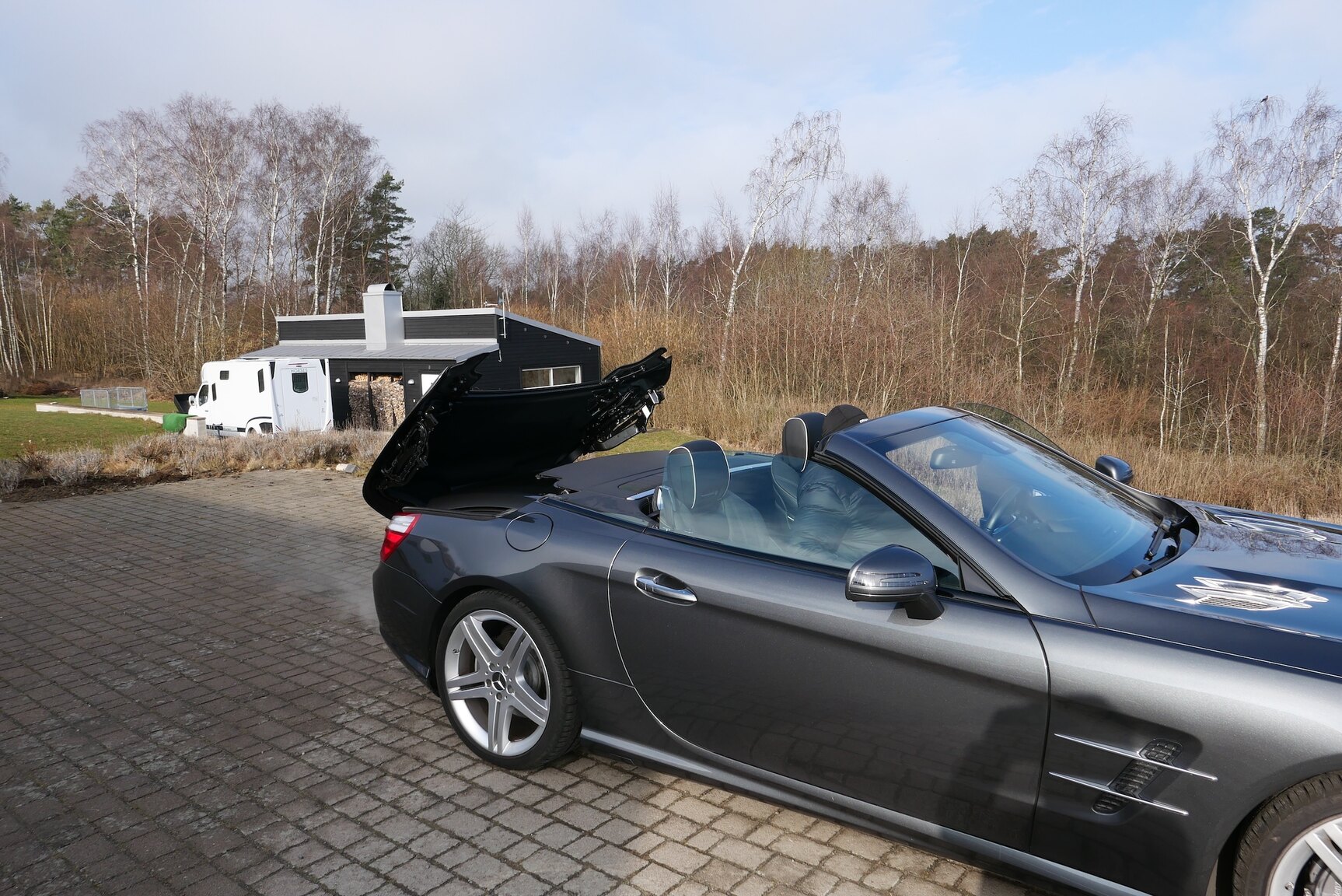 Exterior image of 2014 Mercedes-Benz SL500