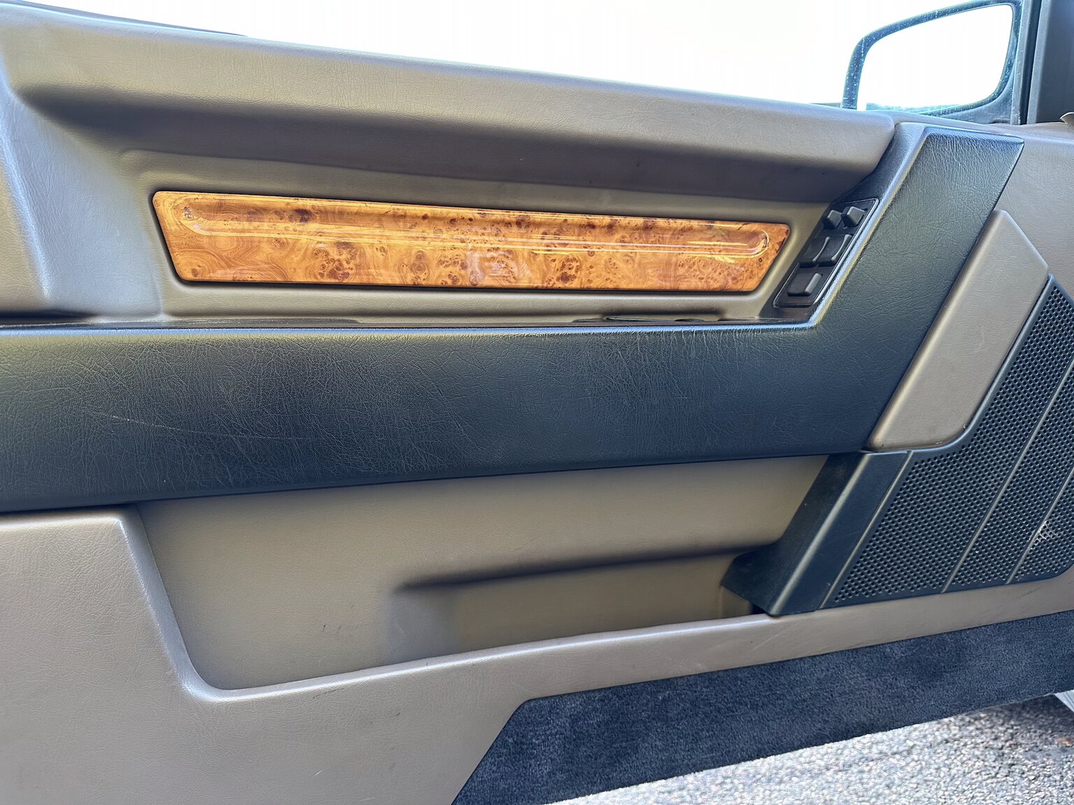 Interior image of 1987 Volvo 780 Bertone (9)