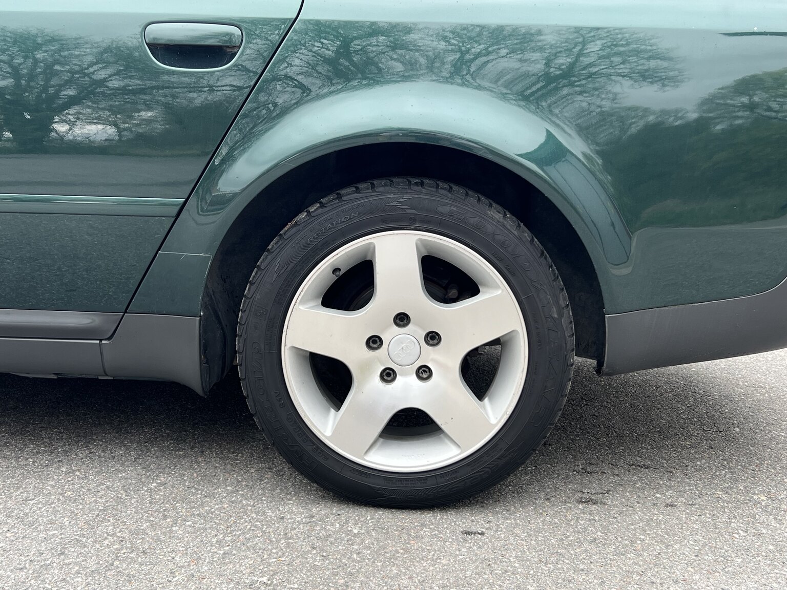Exteriörbild på 1998 Audi A6 Avant 1.8T