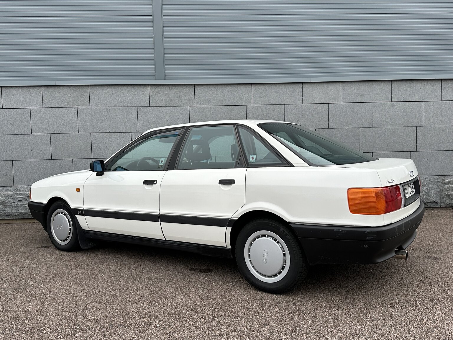 Exteriörbild på 1988 Audi 80 (39)