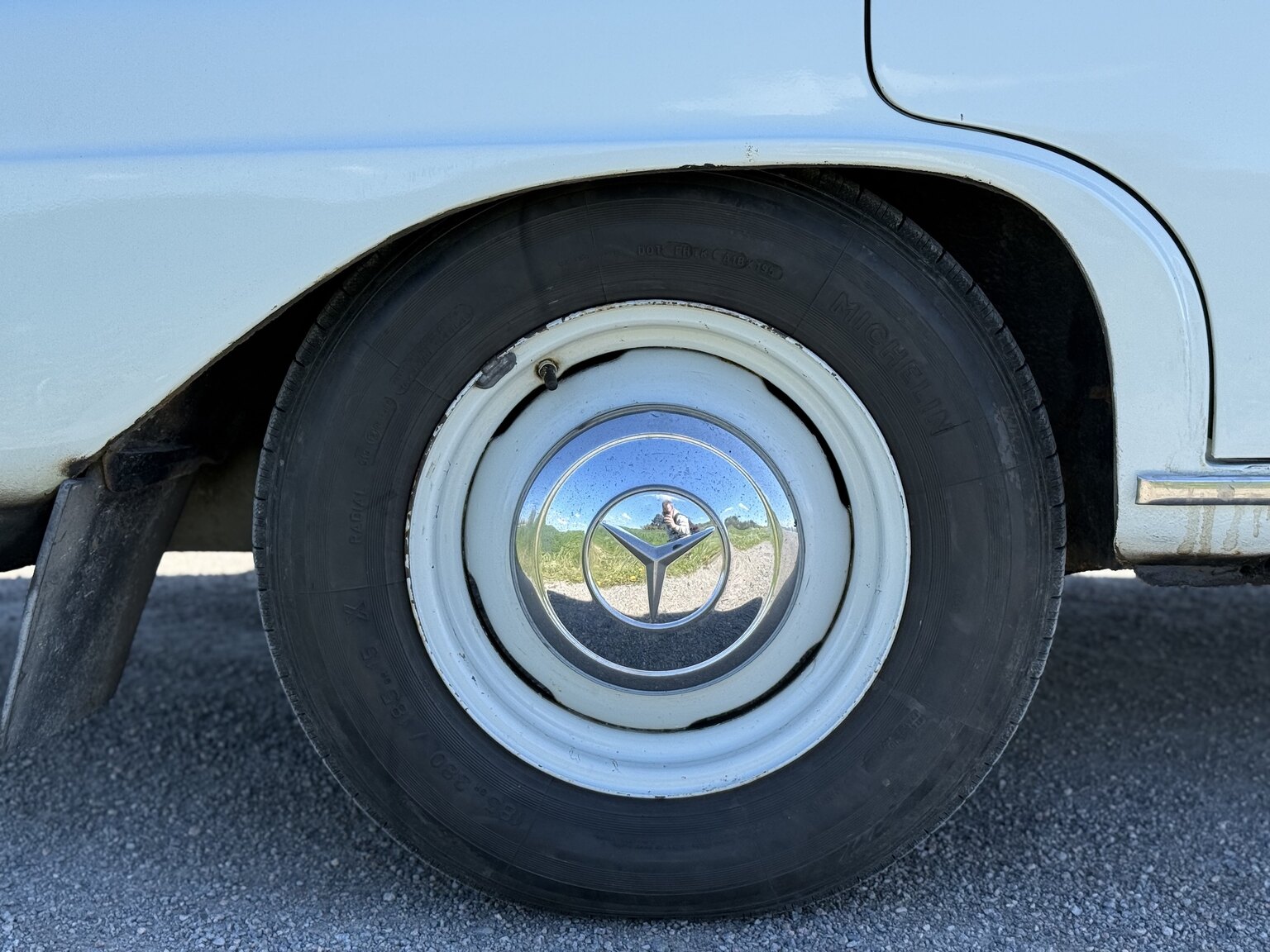 Exterior image of 1967 Mercedes-Benz 230 Safari