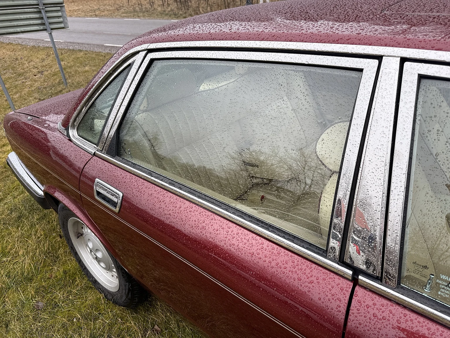 Exteriörbild på 1991 Jaguar XJ40 Sovereign (36)