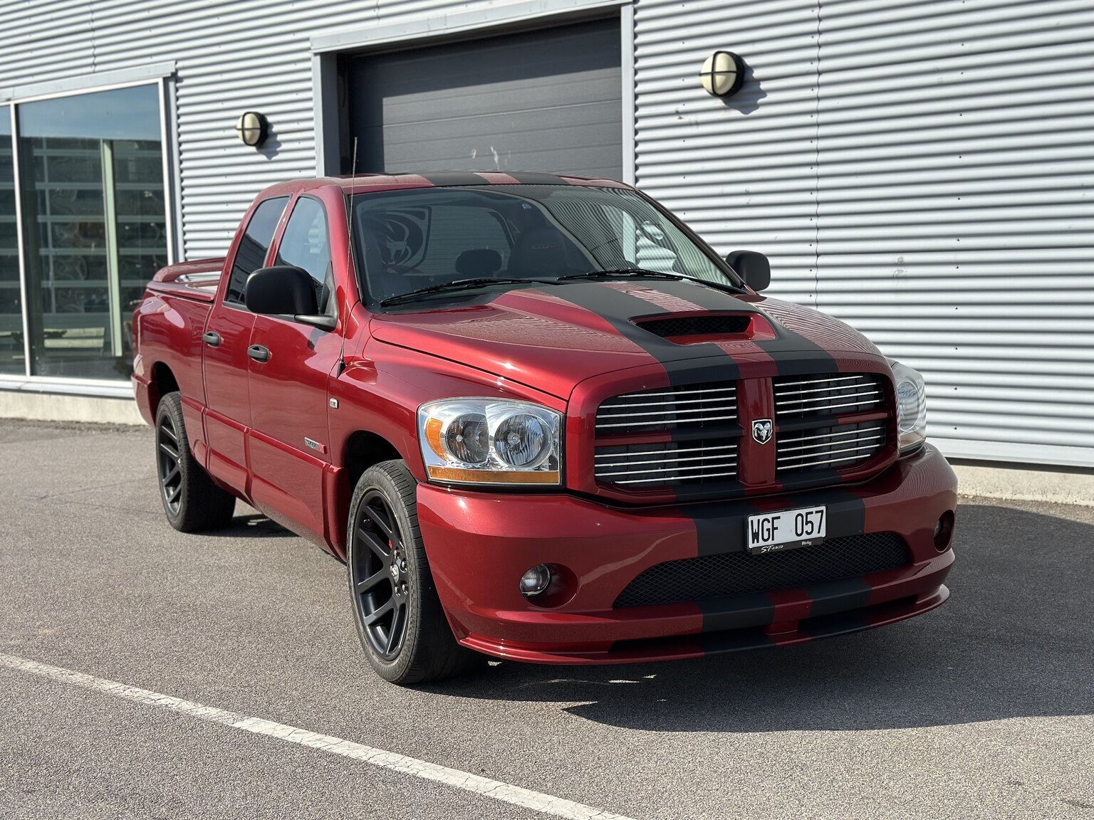 Exteriörbild på 2006 Dodge Ram SRT10