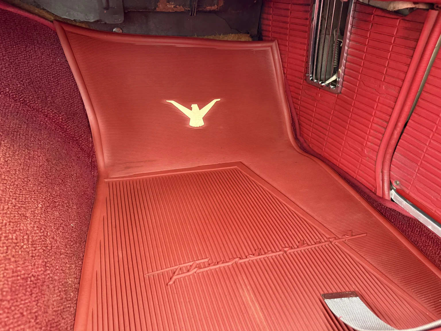 Interior image of 1957 Ford Thunderbird (21)