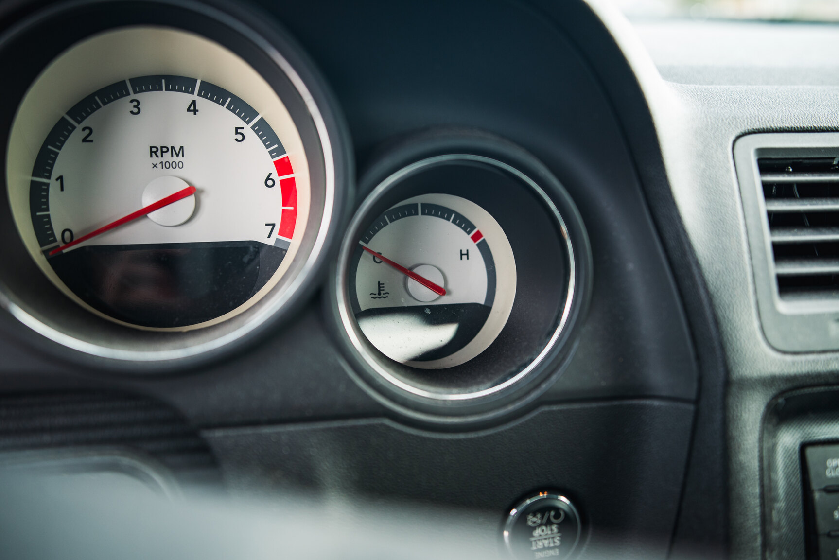 Interior image of 2010 Dodge Challenger 5.7 V8 HEMI Manuell