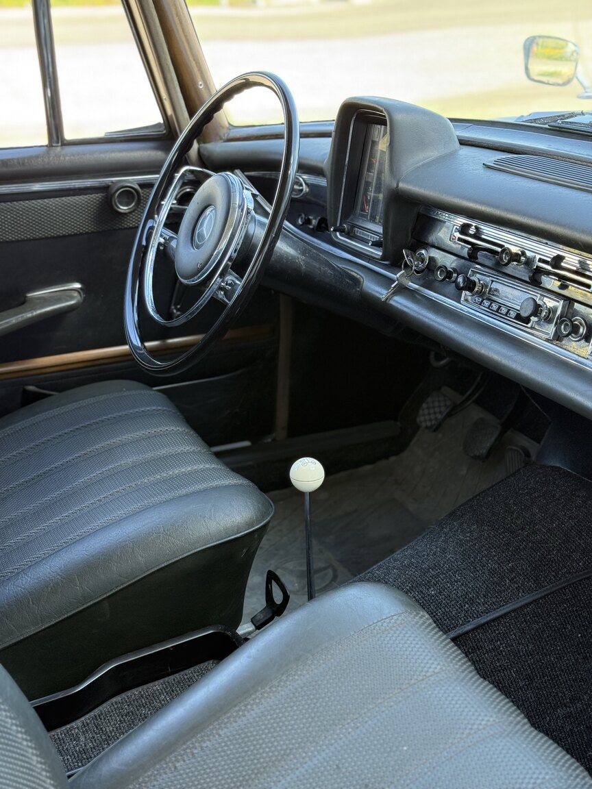 Interior image of 1967 Mercedes-Benz 230 Safari