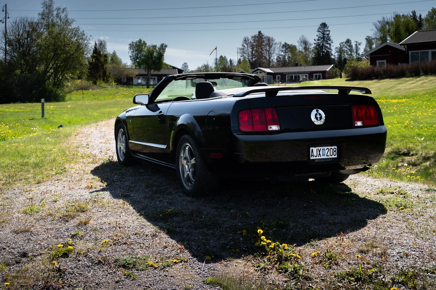 Exterior image of 2006 Ford Mustang Convertible (10)