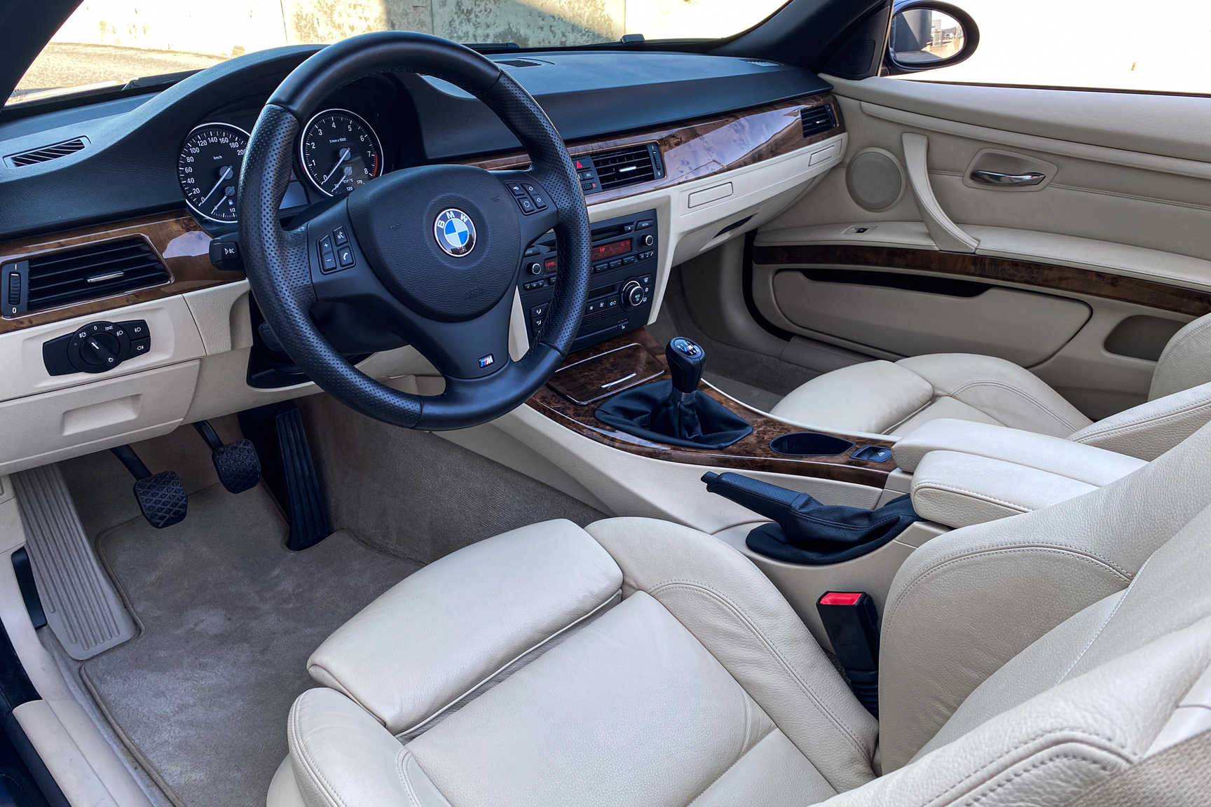 Interiörbild 2007 BMW 335i Cabriolet (7)