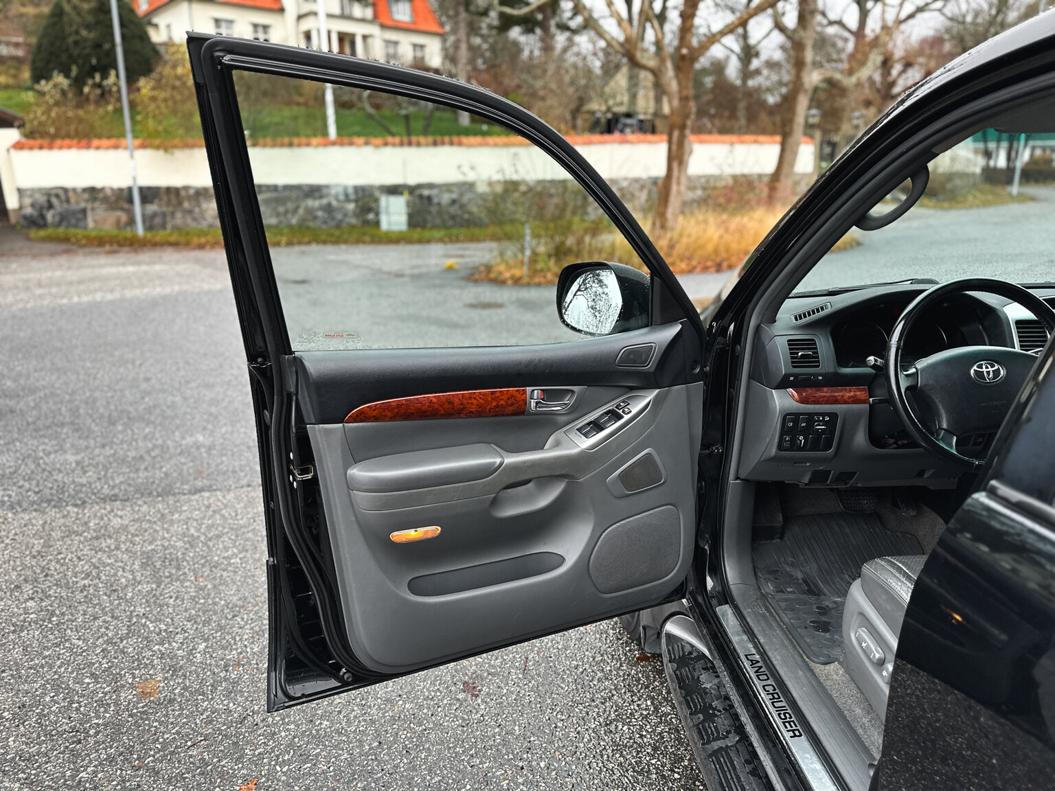 Interior image of 2004 Toyota Land Cruiser