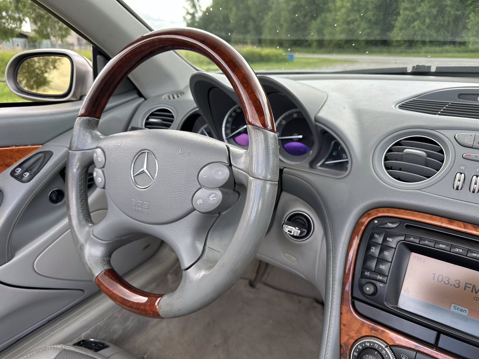 Innenraumfoto von 2003 Mercedes Benz SL 500