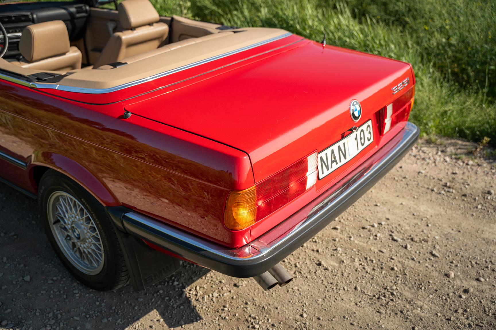 Exterior image of 1988 BMW 325 Cabriolet (E30)
