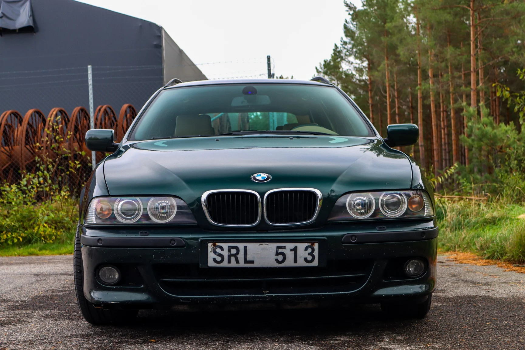 Exterior image of 2002 BMW 530i Touring (1)