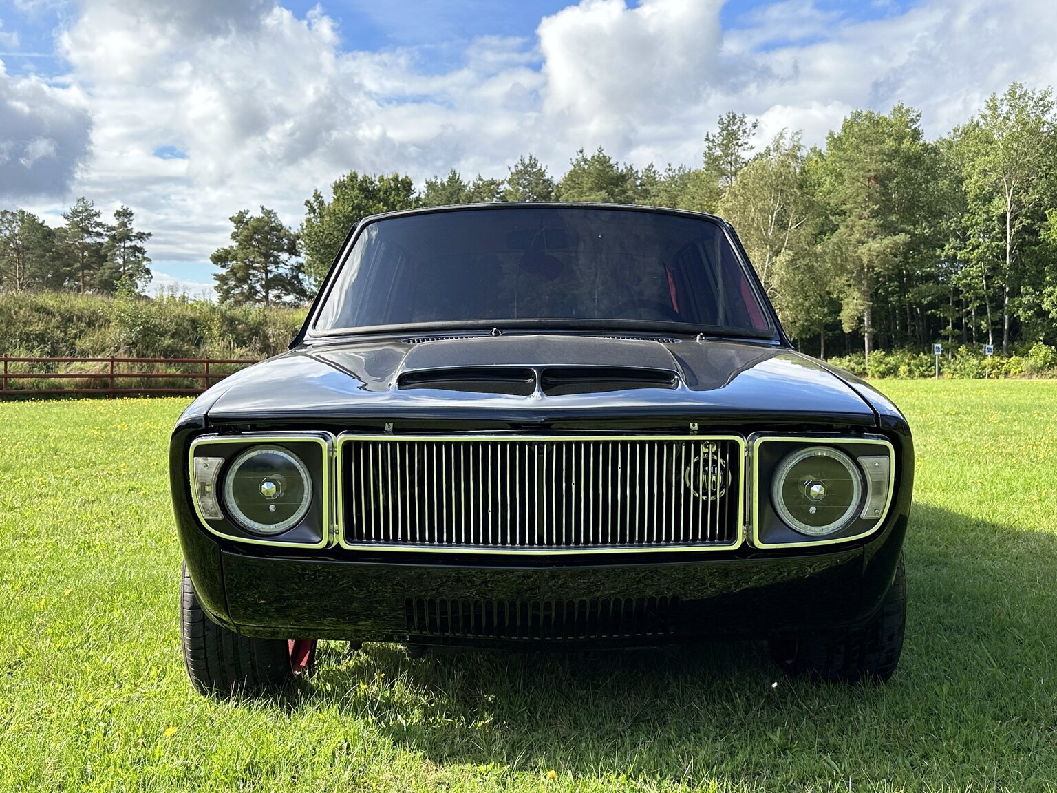 Aussenfoto 1969 Volvo 144 custom