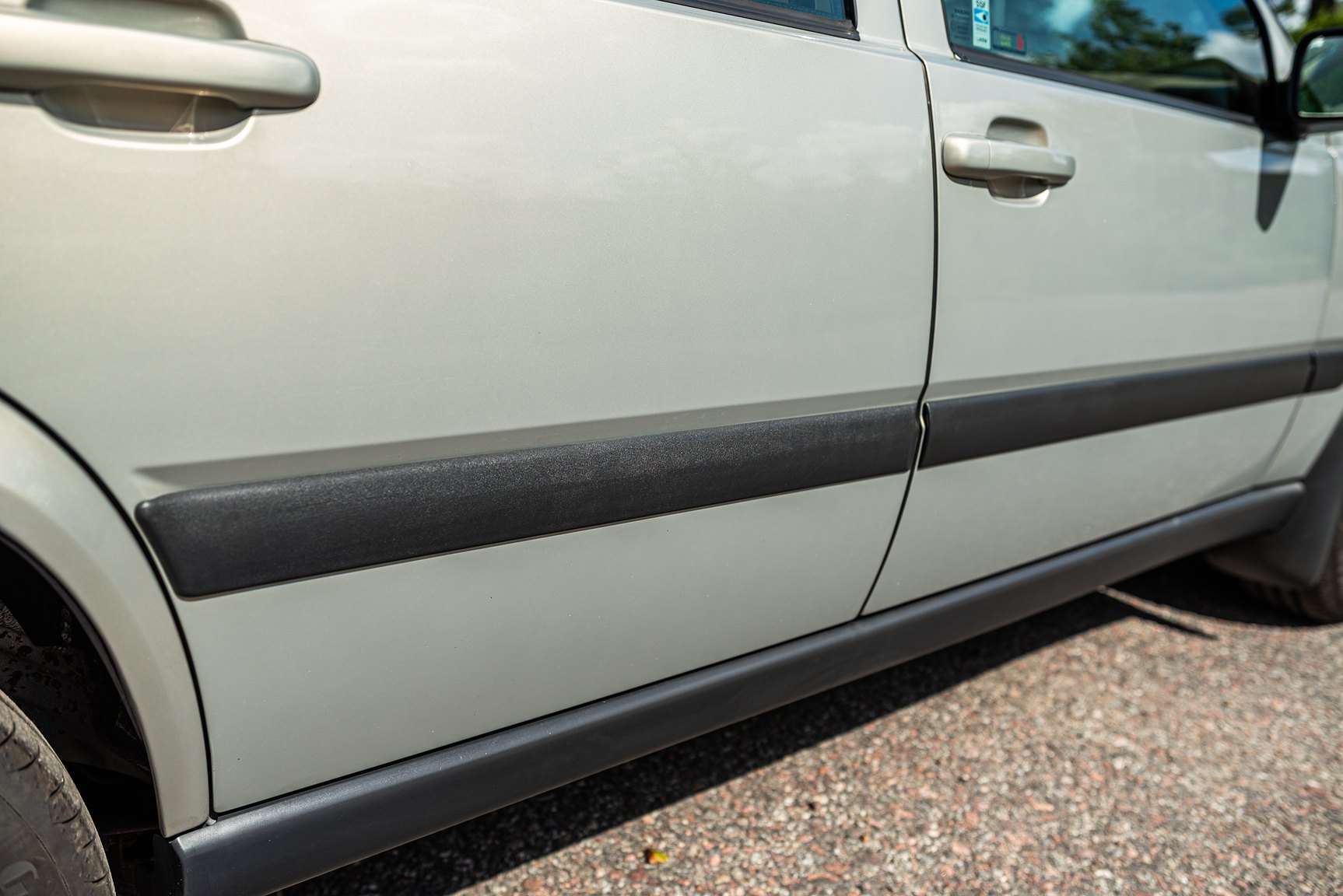 Exterior image of 2000 Volvo V70 XC 2.4 T AWD 