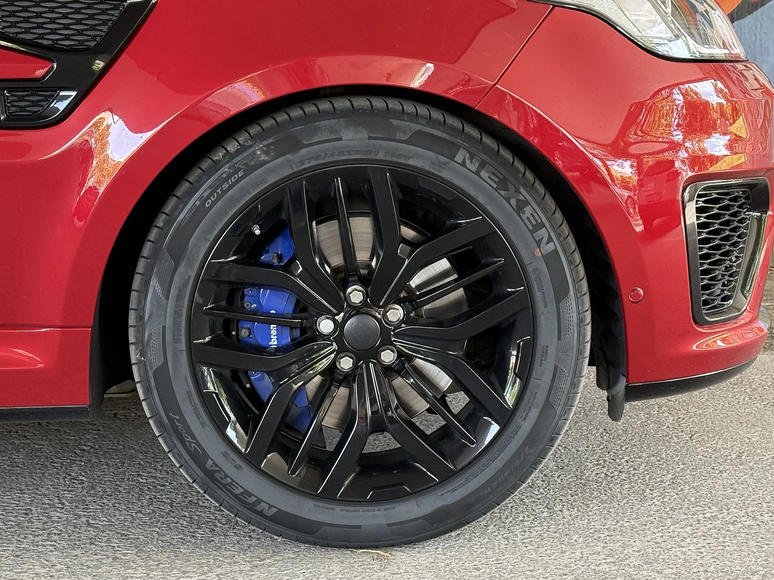 Exterior image of 2017 Range Rover Sport SVR (9)