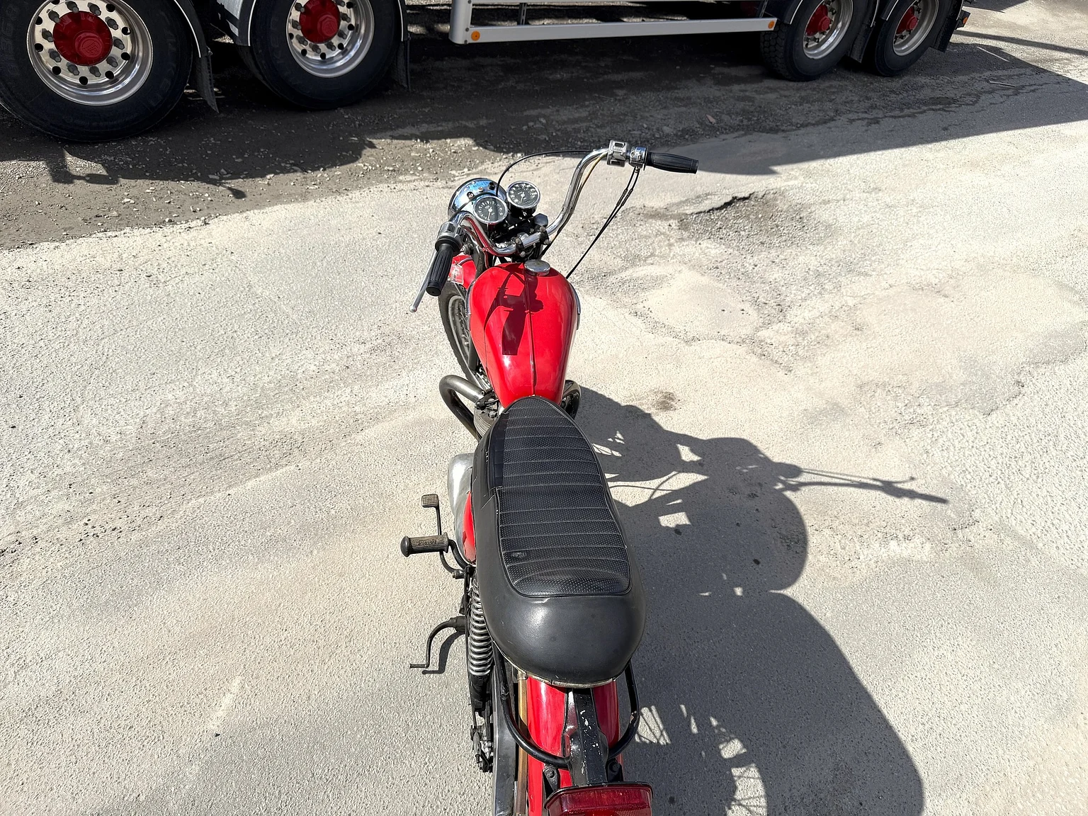 Aussenfoto 1971 Triumph Daytona 500 (11)