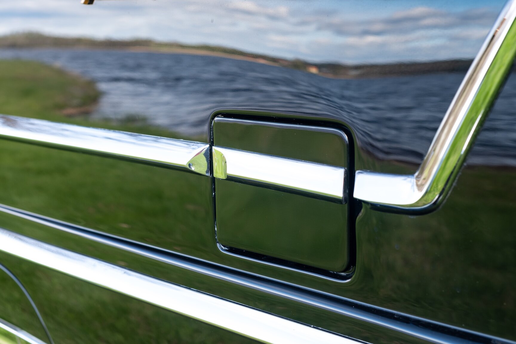 Exterior image of 1955 Packard Caribbean Cabriolet  (32)