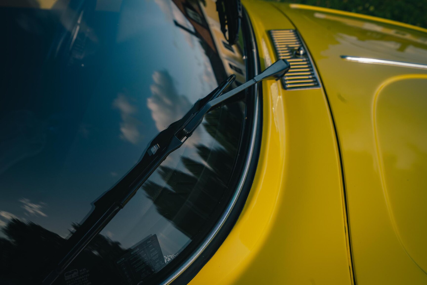 Aussenfoto 1973 Volkswagen Bubbla Karmann 1303 LS (17)