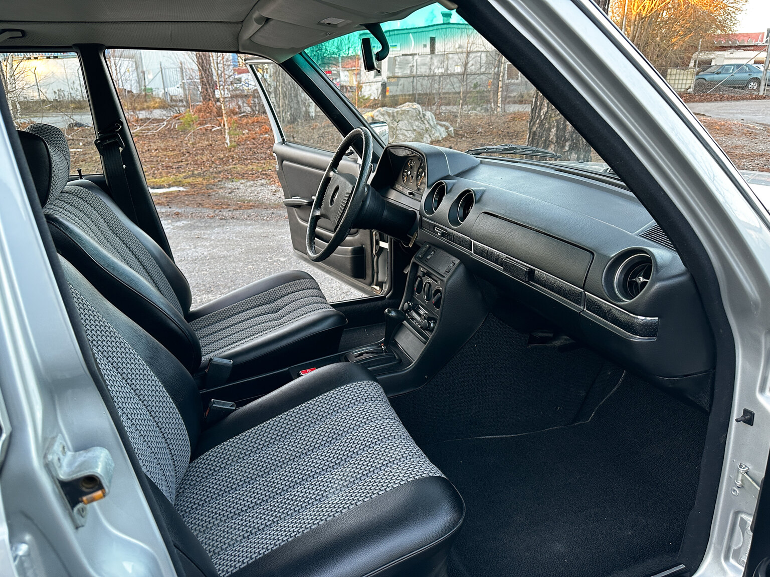 Interior image of 1978 Mercedes-Benz 250