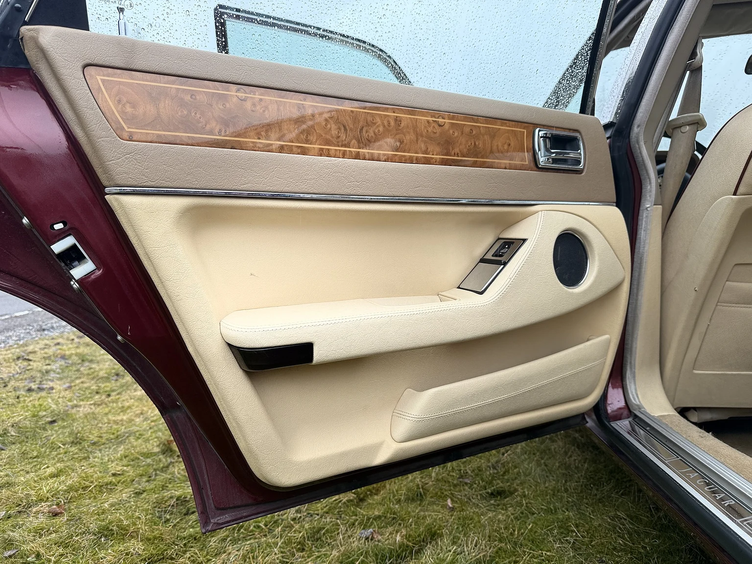 Innenraumfoto von 1991 Jaguar XJ40 Sovereign (51)