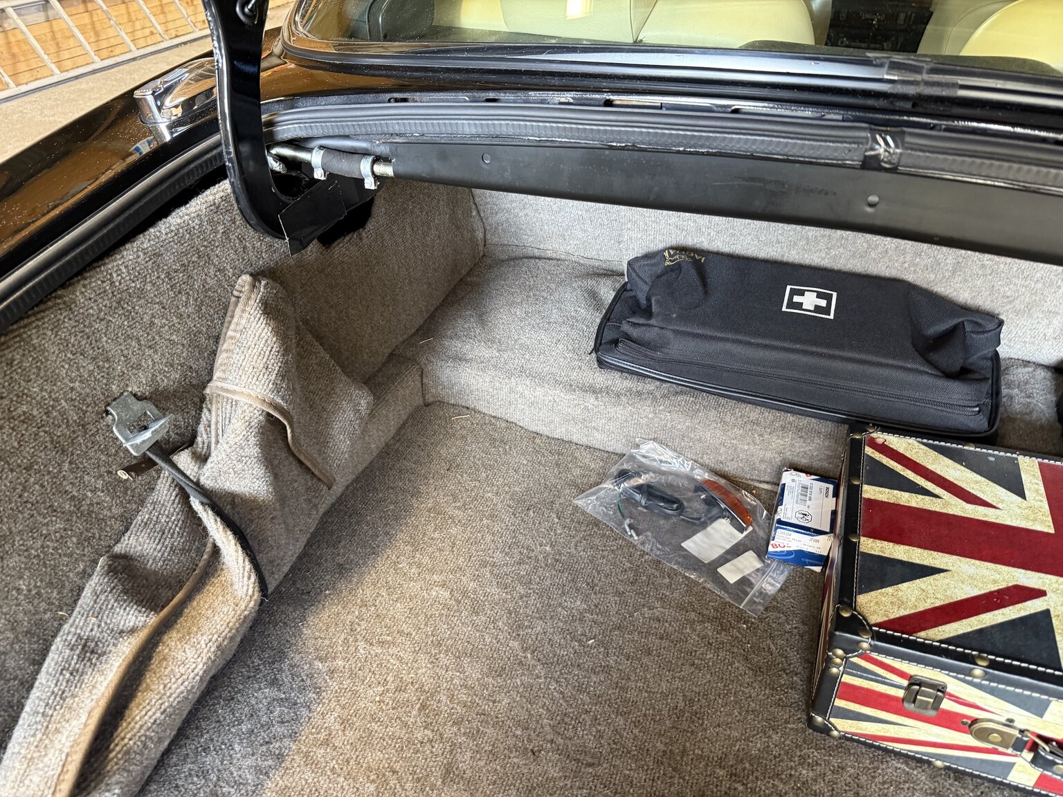 Innenraumfoto von 1990 Jaguar Daimler Double six