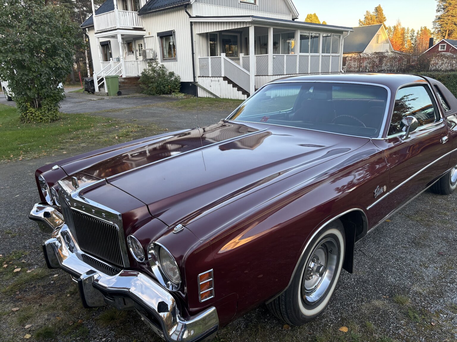 Exterior image of 1976 Chrysler Cordoba