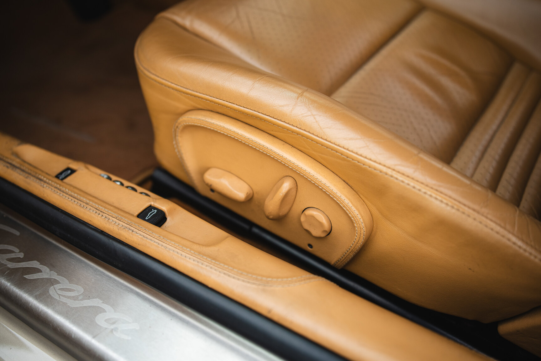 Interior image of 2004 Porsche 911 Carrera 4